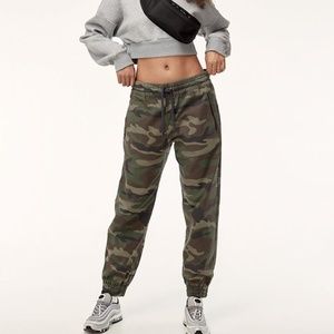 Aritzia Alix TNA camouflage joggers